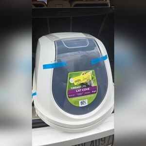 Vibrant Two-Tone Cat Litter Cove - White and Dark Gray